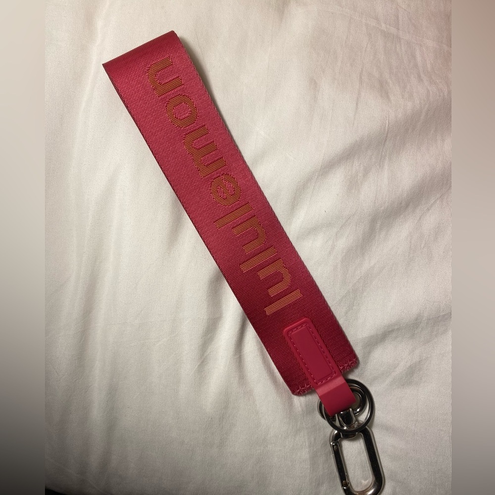 Never Lost Keychain Raspberry Coulis Mango Dream- Like New